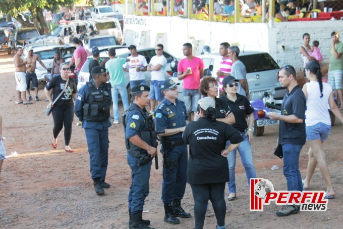 Blitz da PM no Jupiá fiscalizam menores e motoristas bêbados