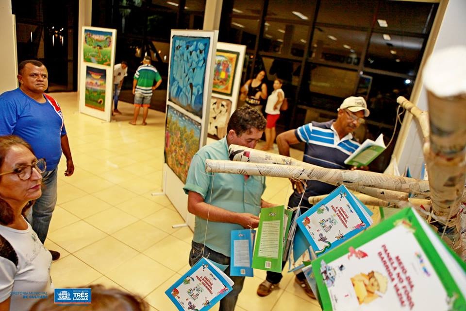 Exposição de Telas de Pintores Haitianos é aberta a população três-lagoense