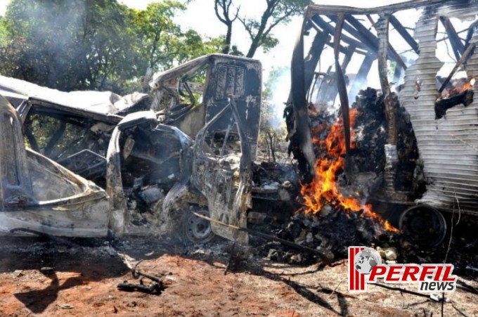 Das 11 vítimas que morreram no acidente, quatro já foram identificadas Das 11 vítimas que morreram no acidente, quatro já foram identificadas