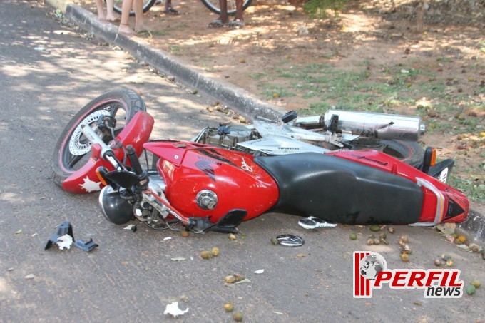 Acidente deixa motociclista com fratura exposta