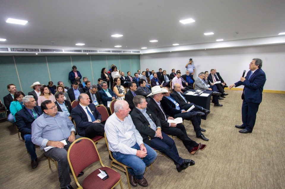 Em Brasília, 61 prefeitos anunciam apoio à reeleição do senador Moka