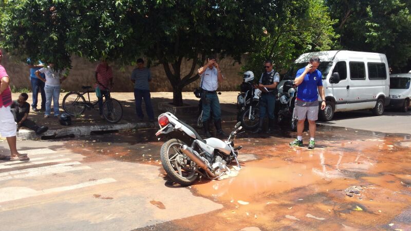 Mecânico caiu com moto em buraco no asfalto, no Interlagos