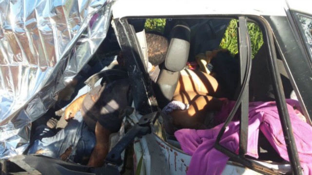 Colisão de Gol em carreta mata motorista e uma criança na BR-262
