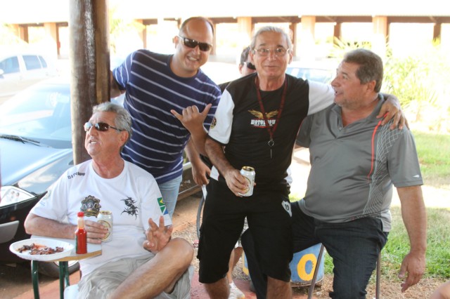 Totó e Ojeda reúnem amigos e parceiros em festa pós-Brasileiro de Motocross