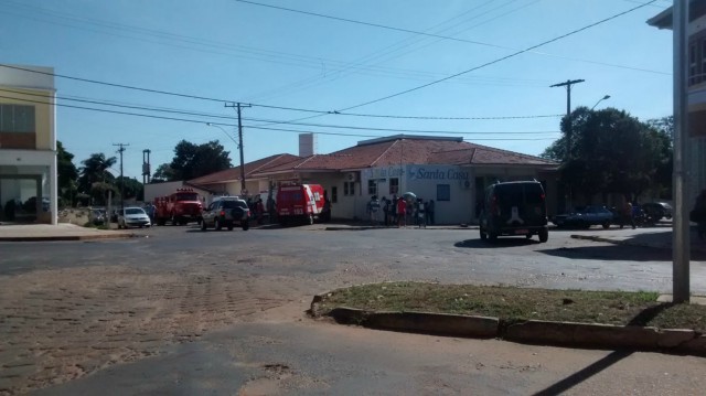 Ônibus da Viação São Luiz capota na entrada de Bataguassu