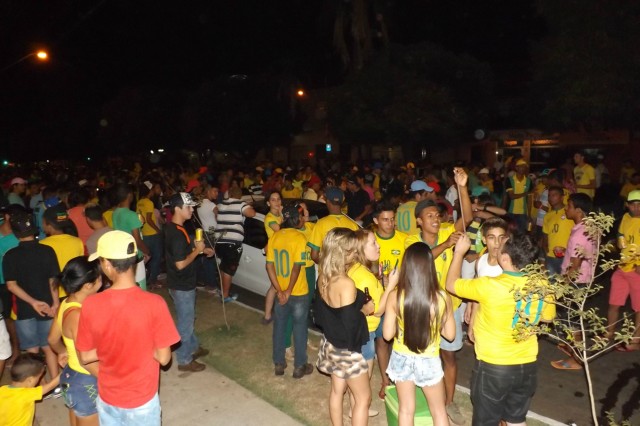 Brasil passa pela Colômbia e garante vaga na semifinal
