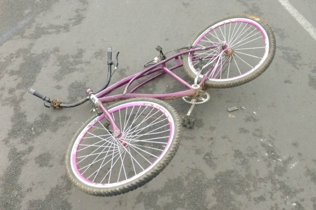 Veículo da Prefeitura bate em adolescente de bicicleta