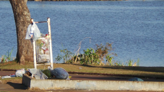 Por conta de processo licitatório, Lagoa Maior fica mais de uma semana sem limpeza