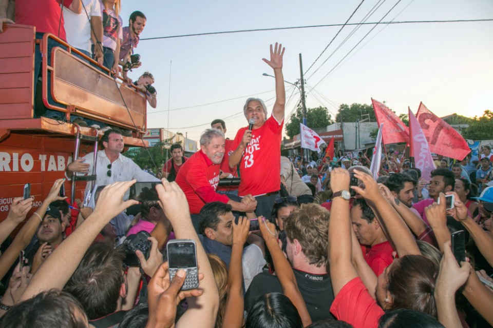 Delcídio e Lula reúnem 15 mil em comício em Campo Grande