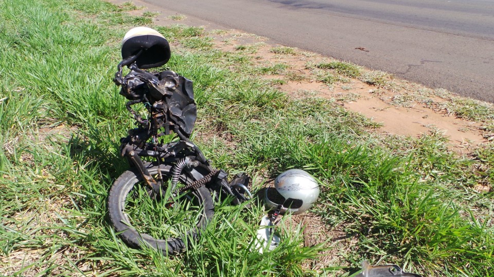 Moto envolvida em acidente fatal vira “totem” à beira da BR-158