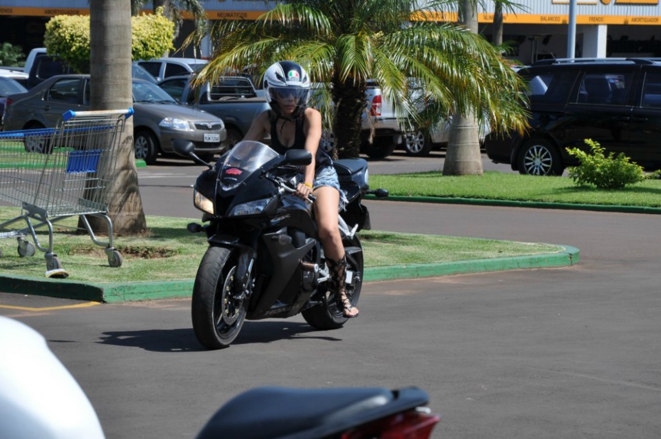 Motociclistas chegam à fronteira para o "Motorcycle 2014"