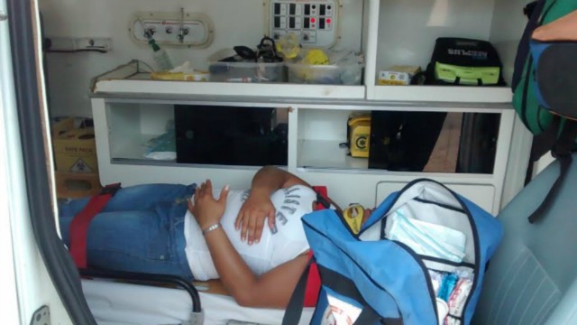 Acidente entre carro e moto deixa motociclista ferida, na Clodoaldo Garcia