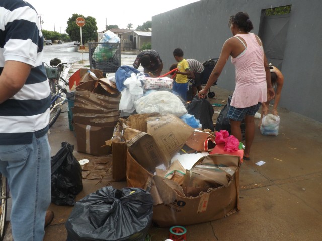 Família três-lagoense encontra ‘tesouro’ em sacolas plásticas