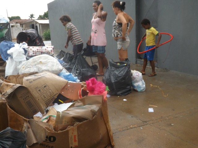 Família três-lagoense encontra ‘tesouro’ em sacolas plásticas