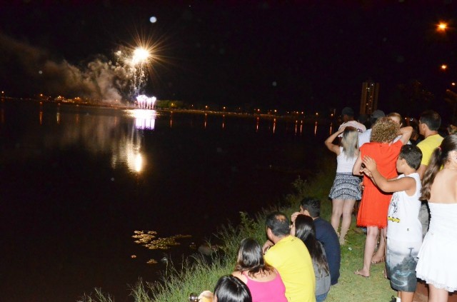 Queima de fogos abre ano do Centenário de Três Lagoas