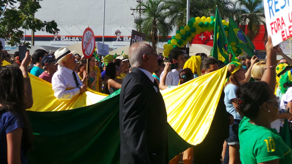 Direto da praça e das ruas, Três Lagoas adere à manifestação nacional