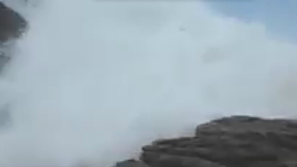 Vídeo mostra exato momento que onda gigante atingiu o Bida e sua esposa