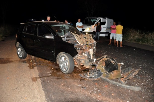 Acidente entre três veículos deixa cinco feridos e uma pessoa morta