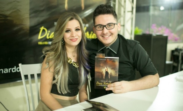 Prefeita prestigia lançamento de livro de jovem três-lagoense Prefeita prestigia lançamento de livro de jovem três-lagoense