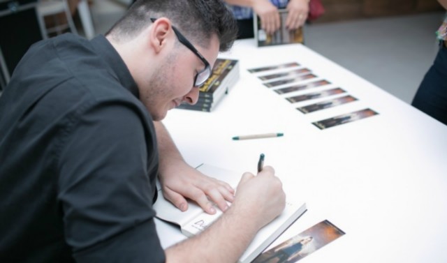 Prefeita prestigia lançamento de livro de jovem três-lagoense Prefeita prestigia lançamento de livro de jovem três-lagoense