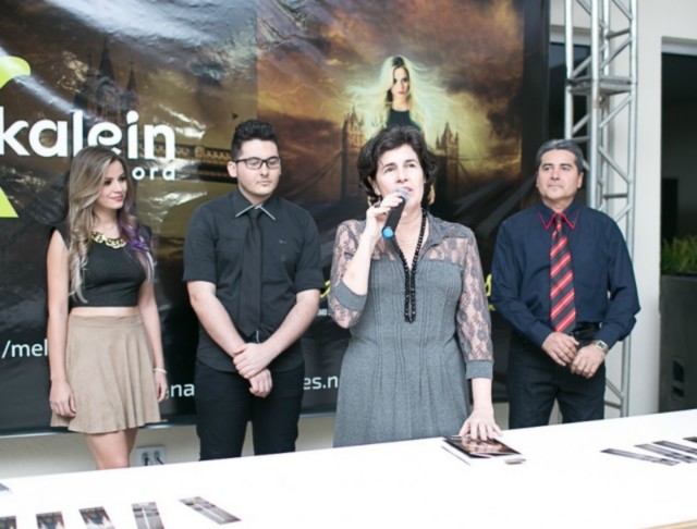 Prefeita prestigia lançamento de livro de jovem três-lagoense Prefeita prestigia lançamento de livro de jovem três-lagoense