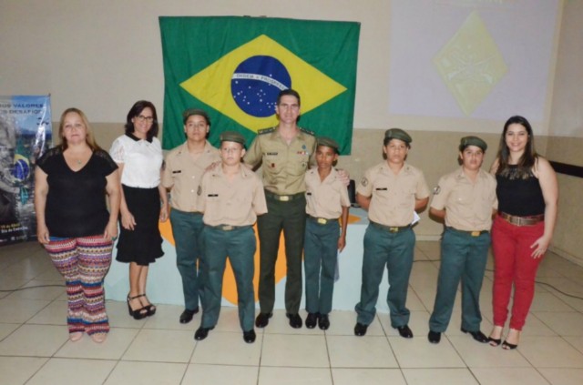 Adolescentes do Programa Pelotão Mirim são graduados a cabo e 3º sargento