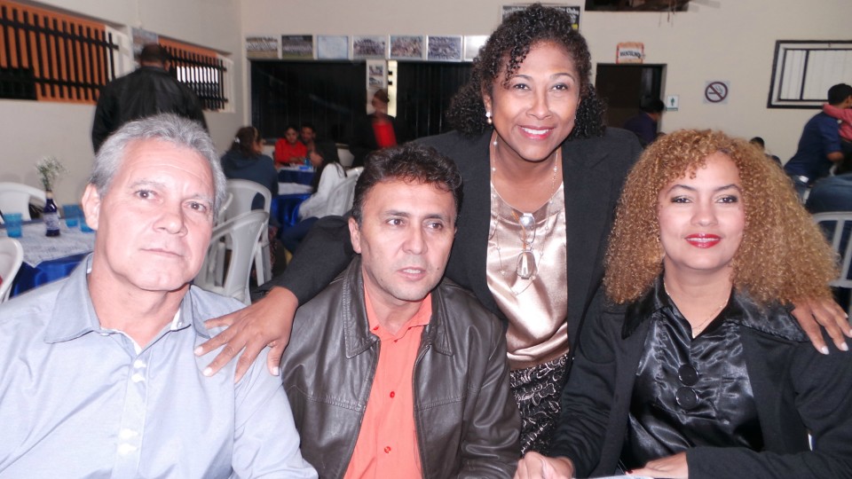 Cláudia comemora 50 anos com festa no Recanto do Galo