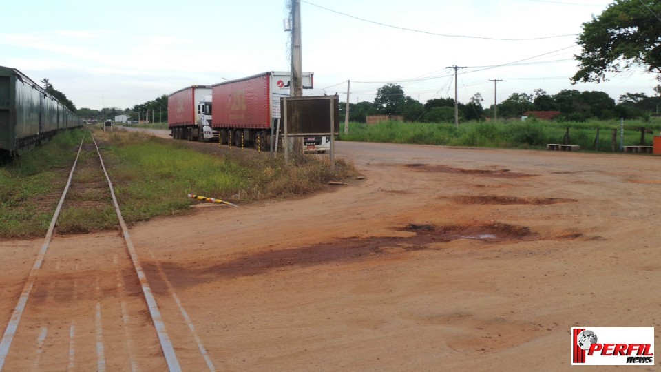 Moradores de Jupiá bloqueiam acesso de caminhões ao bairro