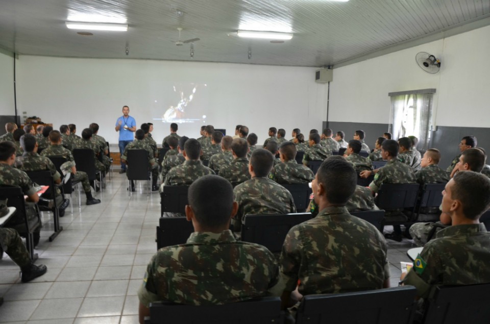 Saúde realiza palestra com os soldados do Exército Brasileiro