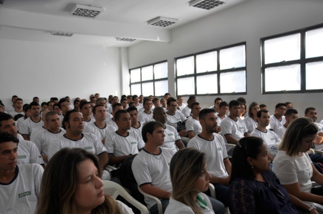 Marcia Moura deseja boas vindas aos alunos dos pós-técnicos do Projeto Horizonte 2