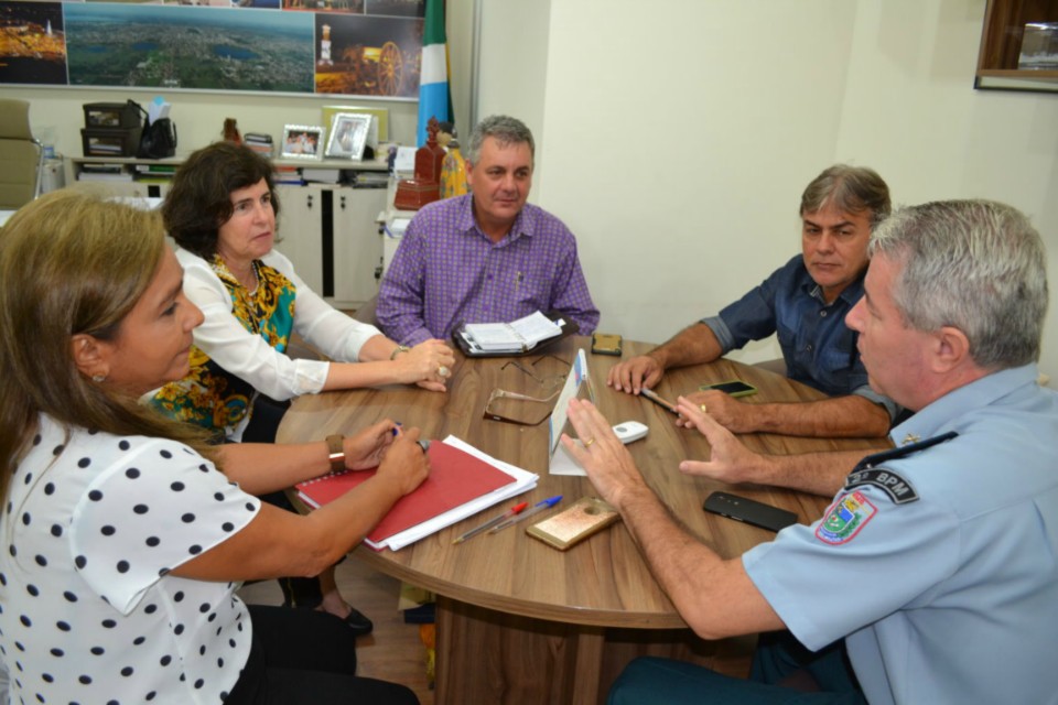 Marcia Moura ouve sugestões do deputado Angelo Guerreiro para obras em Três Lagoas