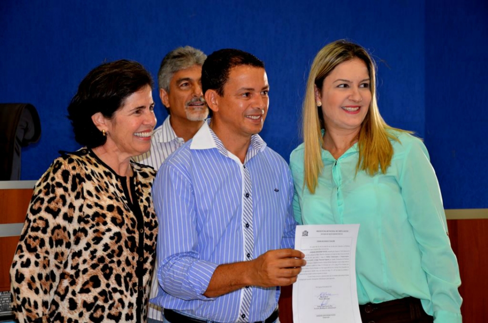 Prefeita Marcia Moura empossa 32 servidores na área de saúde e trânsito
