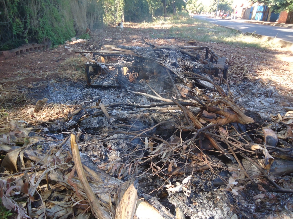 Incêndios em terrenos baldios na Vila Piloto mobilizam o Corpo de Bombeiro de Três Lagoas