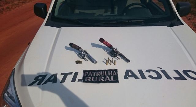 Patrulha Rural prende dois homens por porte ilegal de arma de fogo