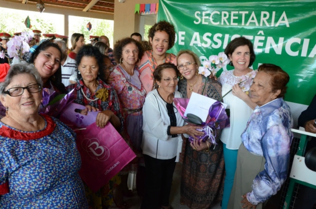 Marcia Moura entrega Centro de Convivência “Tia Nega” à melhor idade