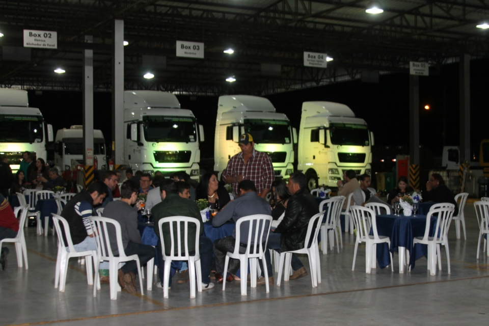 Em noite festiva, Granfer faz ‘entrega simbólica’ dos 70 caminhões à Eldorado