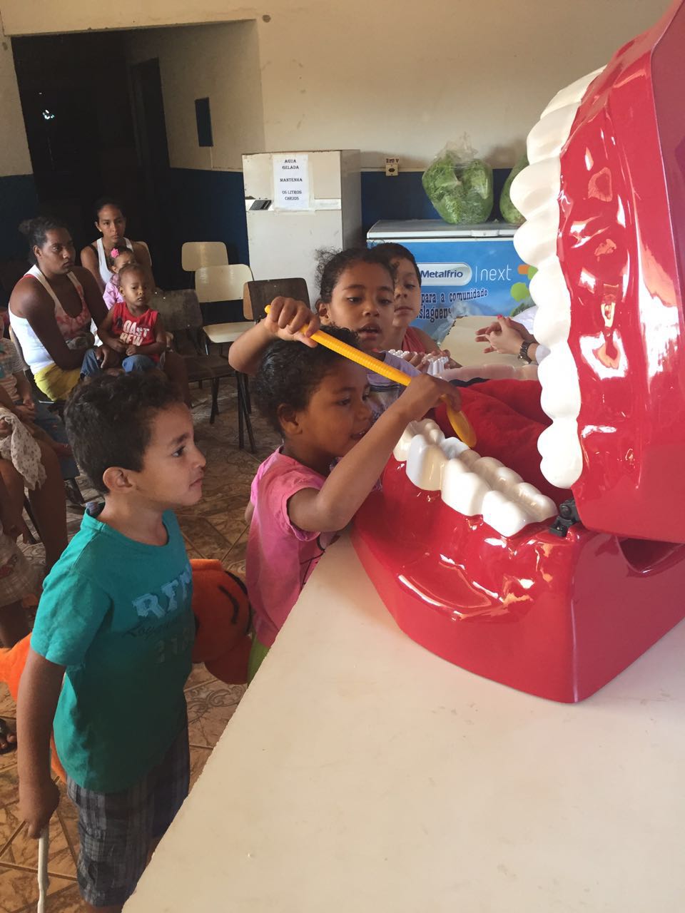 ESF Paranapungá orientam crianças sobre importância da higiene bucal