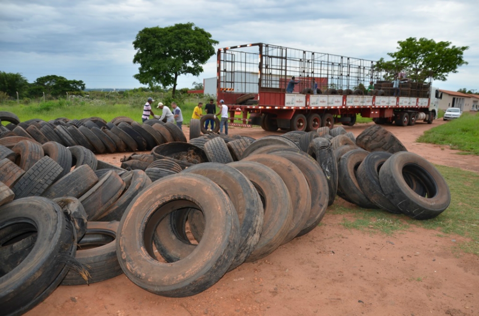 Angelo Guerreiro vistoria CCZ e acompanha coleta de pneus em Ecoponto
