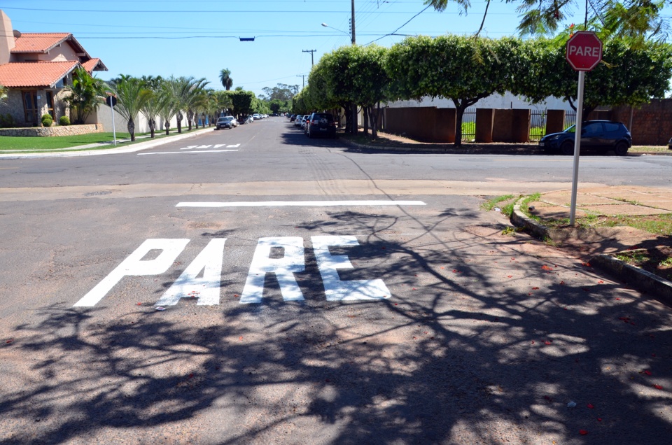 SEINTRA empenha equipes para melhorar sinalização viária e condições de tráfego nas ruas de Três Lagoas