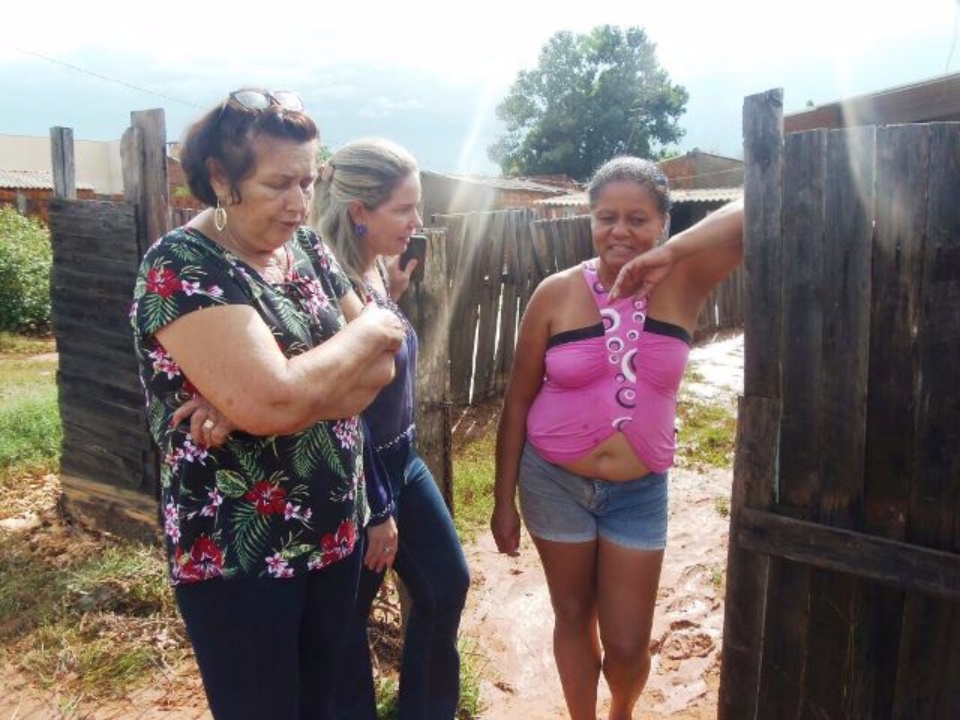 Assistência visita famílias atingidas pelas enchentes na Vila Haro
