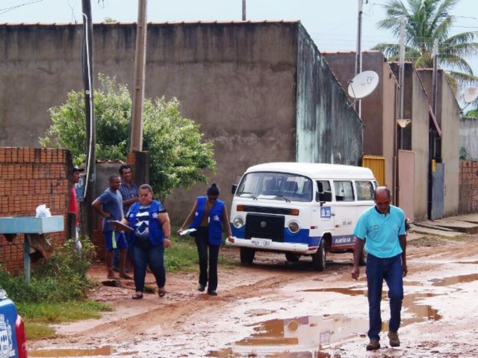 Assistência visita famílias atingidas pelas enchentes na Vila Haro