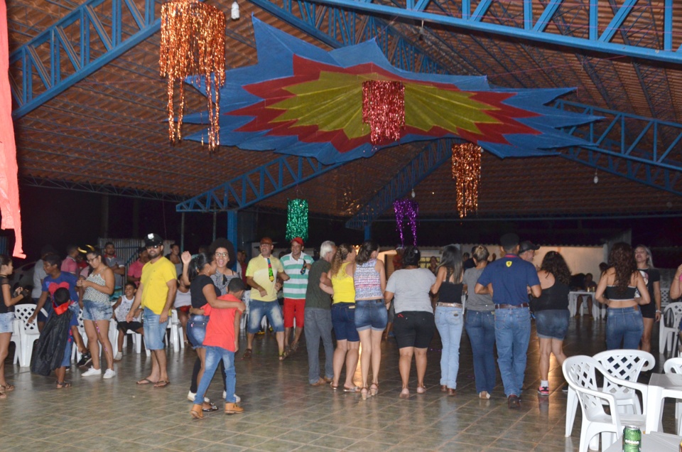 Carnaval 2018 animou foliões no recinto Arenamix e Distrito de Arapuá