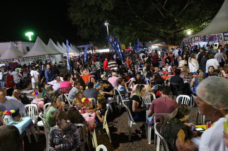 População prestigiou e aplaudiu a 30ª Festa do Folclore de Três Lagoas