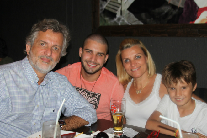 Advogado Júlio Mancini e família no Nipon Shushi House (Foto: Jean Souza)