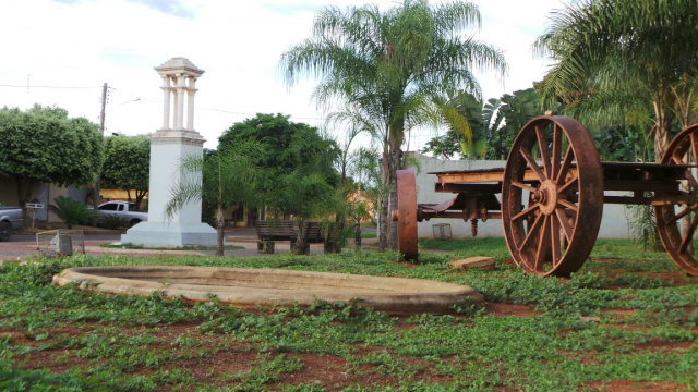 Fibria potencializa logística no Bolsão com Terminal em Aparecida do Taboado (MS) Tombado em 1982 o Obelisco é um marco das comitivas que vinham para a feira do gado. Esse foi o principal local que servia de apoio logístico para os comerciantes daquela época (Foto: Ricardo Ojeda)