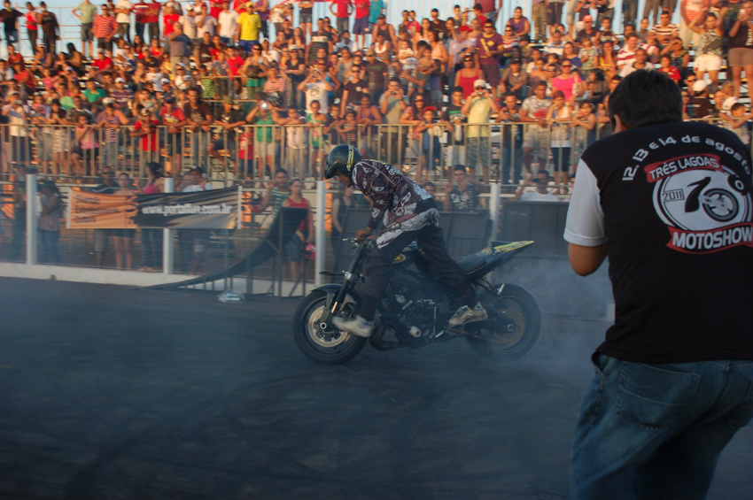 Um dos grandes momentos do evento é quando dos shows de acrobacias com as motocicletas, como ocorreu nesta edição 2011 (Foto: Divulgação)