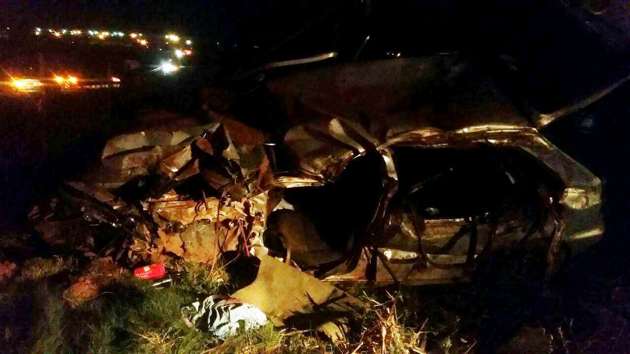 Um dos acidentes que envolveu vítimas fatais foi na MS-497 em Paranaíba, na noite de ontem (21). (Foto: PMRE/MS)
