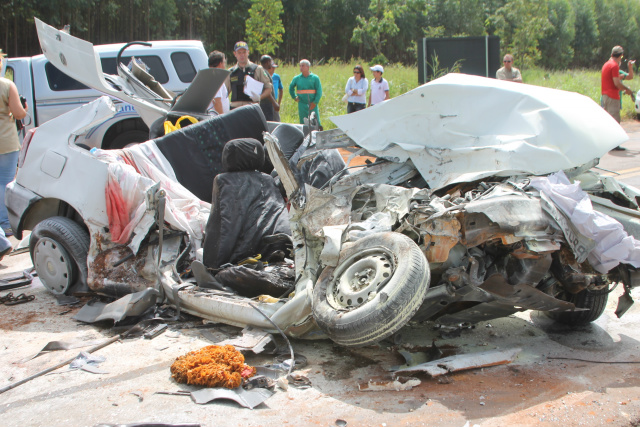 Três pessoas morreram no acidente do Km 141 nesta quarta-feira, dia 22 (Foto: Jean Souza/Perfil News)