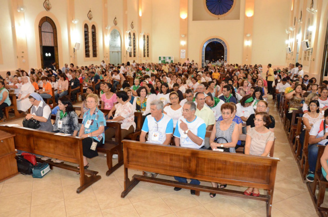 CEntenas de pessoas participaram da missa na Catedral Sagrado Coração de Jesus, que reuniu mais de 500 missionários de todo o Estado (Foto: Divulgação)