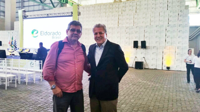 Ricardo Ojeda, diretor do Perfil News, e José Carlos Grubisich, presidente da Eldorado Brasil. (Foto: Perfil News).